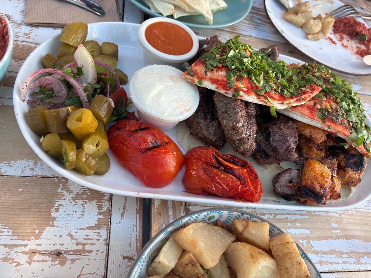 バンクーバーのレバノン料理おすすめ店|Mazahr Lebanese Kitchenを正直レビュー
